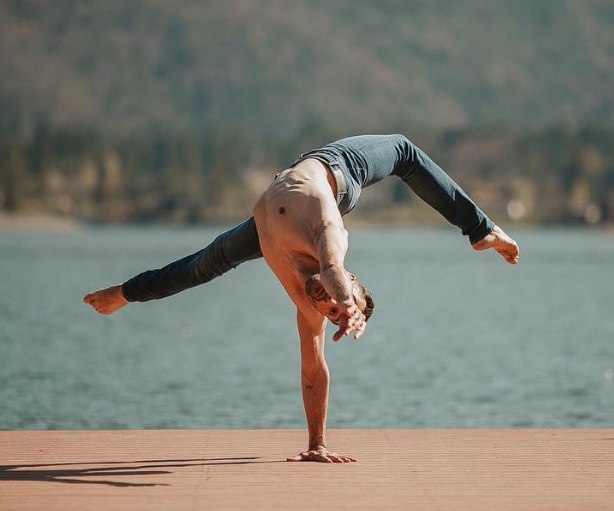 Max - Acrobatica